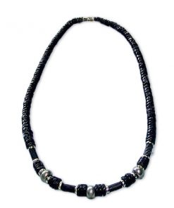 שרשרת צ'וקר שחורה עם דסקיות צדפים בשילוב חרוזי מתכת