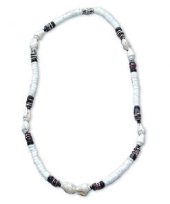 שרשרת צ'וקר לבנה עם דסקיות צדפים וצדפים של חוף