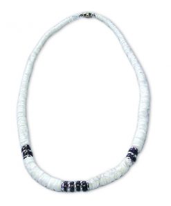 שרשרת צ'וקר לבנה סיומת דסקיות חרוזים שחורות מטלי