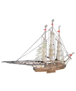 אוניית מפרש מעץ ומפרשים מצדפים עבודת