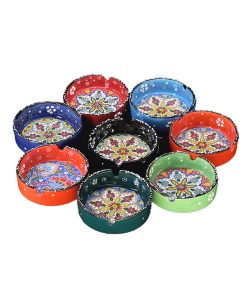 מאפרה זכוכית עם עיטורים צבעוניים